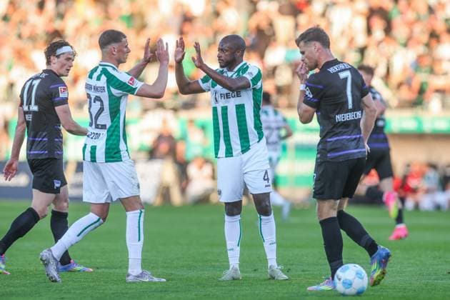 09.05.2025, Fussball, Saison 2024 2025, 2. Bundesliga, 33. Spieltag, Preussen Münster - Hertha BSC, v. l. Luca Bazzoli (Preußen Münster), David Kinsombi (Preußen Münster) jubeln. Münster LVM Arena NRW Deutschland xRHR-FOTO TRx