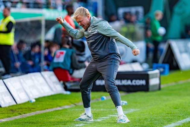 09.05.2025, Preussen Münster vs. Hertha BSC, 2. Bundesliga, 33. Spieltag Kieran Schulze-Marmeling Jubel bei Abpfiff Wichtiger Hinweis: Gemaess den Vorgaben der DFL Deutsche Fussball Liga bzw. des DFB Deutscher Fussball-Bund ist es untersagt, in dem Stadion und oder vom Spiel angefertigte Fotoaufnahmen in Form von Sequenzbildern und oder videoaehnlichen Fotostrecken zu verwerten