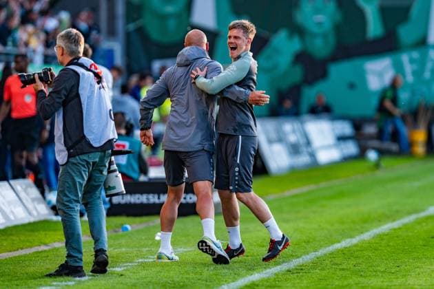 09.05.2025, Preussen Münster vs. Hertha BSC, 2. Bundesliga, 33. Spieltag Wichtiger Hinweis: Gemaess den Vorgaben der DFL Deutsche Fussball Liga bzw. des DFB Deutscher Fussball-Bund ist es untersagt, in dem Stadion und oder vom Spiel angefertigte Fotoaufnahmen in Form von Sequenzbildern und oder videoaehnlichen Fotostrecken zu verwerten