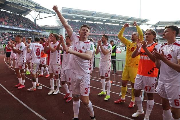 Köln feiert mit den Fans nach dem Rückrundenspiel der Saison 2024 2025 zwischen dem 1. FC Nürnberg und dem 1. FC Köln (1:2) in Nürnberg; 09 05 2025 -