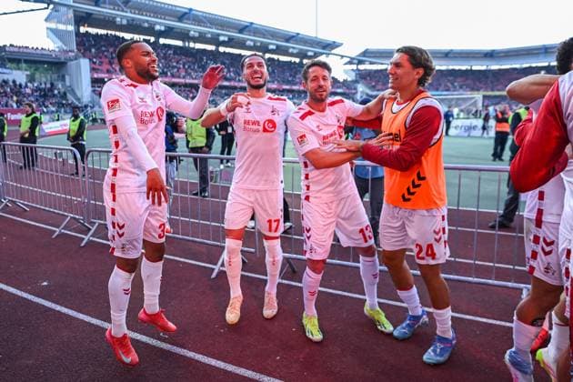 09.05.2025, Fussball, 2. Bundesliga, 33. Spieltag Saison 2024 2025, 1.FC Nürnberg - 1.FC Köln, Schlussemotionen der Spieler des 1.FC Köln, Linton Maina (1. FC Köln), Leart Paqarada (1. FC Köln), Mark Uth (1. FC Köln), Julian Andreas Pauli (1. FC Köln) xRHR-FOTO TKx