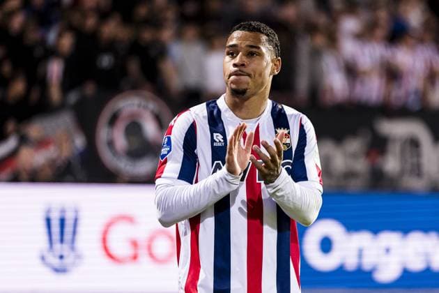TILBURG, 09-05-2025. Koning Willem II stadium. Eredivisie voetbal, season, 2024 2025. Willem II - Heracles. Willem II player Emilio Kehrer thanking fans at player substitution. Willem II - Heracles  x29163039x Copyright: