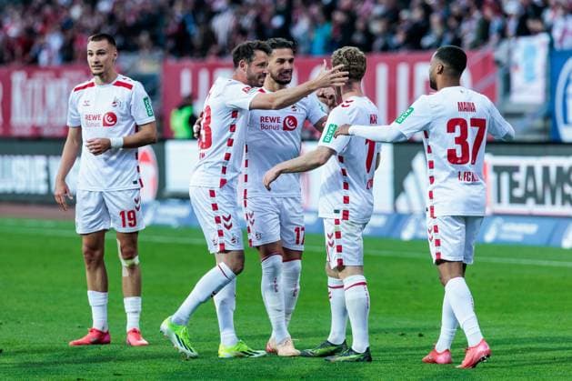 2. Fußball Bundesliga: 1. FC Nürnberg - 1. FC Köln; 09.05.2025 Glückliche Gesichter nach Abpfiff 1. FC Köln gewinnt Mark Uth (1. FC Köln, 13), Florian Kainz (1. FC Köln, 11) 2. Fußball Bundesliga, 1. FC Nürnberg - 1. FC Köln, Nürnberg, Max-Morlock-Stadion am 09.05.2025 DFL REGULATIONS PROHIBIT ANY USE OF PHOTOGRAPHS AS IMAGE SEQUENCES AND OR QUASI-VIDEO.