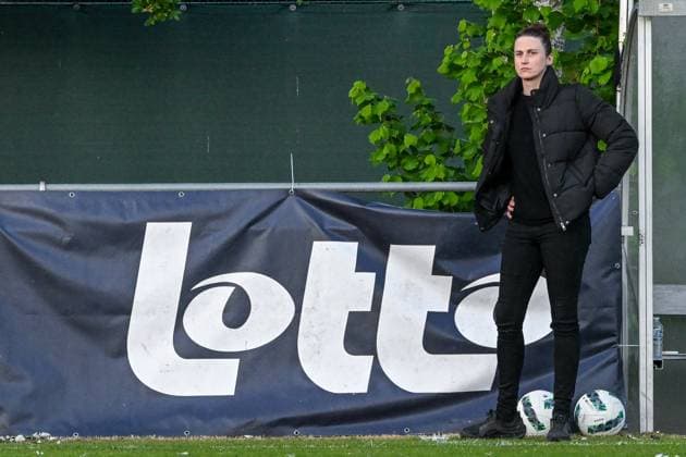 250509 AA GENT VS ZULTE WAREGEM headcoach Heleen Jaques of KAA Gent Ladies pictured during a female soccer game between AA Gent Ladies and SV Zulte-Waregem on the 5 th matchday in play off 2 of the 2024 - 2025 season of Belgian Lotto Womens Super League , on Friday 9 May 2025 in Gent , BELGIUM . PHOTO SPORTPIX Stijn Audooren Gent Chillax Arena Oost-Vlaanderen BELGIUM  Copyright: xSportpix.bex xStijnxAudoorenxStijnxAudoorenx
