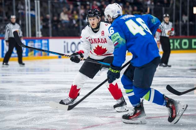 250510 Nathan MacKinnon of Canada during the 2025 IIHF Ice hockey, Eishockey World Championship, WM, Weltmeisterschaft group stage game between Slovenia and Canada on May 10, 2025 in Stockholm. Photo: Maxim Thore BILDBYRAN kod MT MT0810 ishockey ice hockey ishockey-vm 2025 vm 2025 iihf world championship slovenia kanada canada bbeng gruppspel Copyright: MAXIMxTHORE BB250510MT004