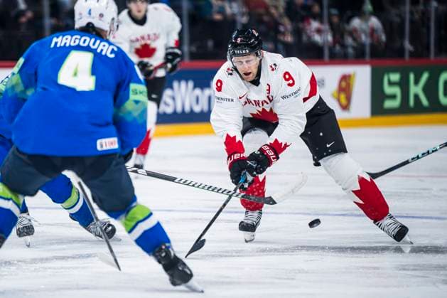 250510 Nathan MacKinnon of Canada during the 2025 IIHF Ice hockey, Eishockey World Championship, WM, Weltmeisterschaft group stage game between Slovenia and Canada on May 10, 2025 in Stockholm. Photo: Maxim Thore BILDBYRAN kod MT MT0810 ishockey ice hockey ishockey-vm 2025 vm 2025 iihf world championship slovenia kanada canada bbeng gruppspel Copyright: MAXIMxTHORE BB250510MT008