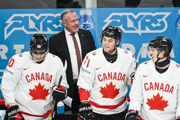 STOCKHOLM, SVERIGE 20250510 Canada s coach Dean Evason during the IIHF Ice hockey, Eishockey World Championship, WM, Weltmeisterschaft group A match between Slovakia and Canada at Avicii Arena in Stockholm, Sweden, on May 10, 2025. STOCKHOLM SVERIGE x10080x