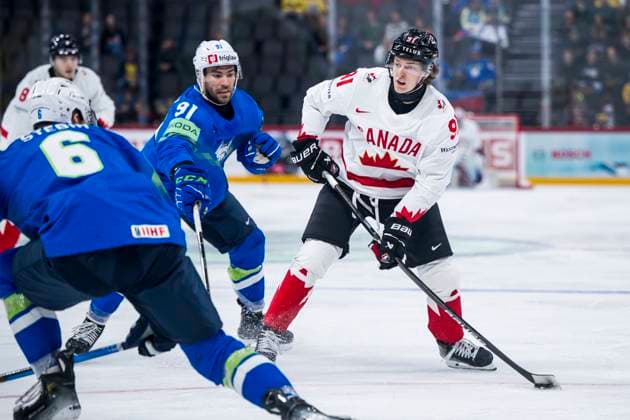 250510 Zan Jezovsek of Slovenia and Kent Johnson of Canada during the 2025 IIHF Ice hockey, Eishockey World Championship, WM, Weltmeisterschaft group stage game between Slovenia and Canada on May 10, 2025 in Stockholm. Photo: Maxim Thore BILDBYRAN kod MT MT0810 ishockey ice hockey ishockey-vm 2025 vm 2025 iihf world championship slovenia kanada canada bbeng gruppspel bbauto Copyright: MAXIMxTHORE BB250510MT015