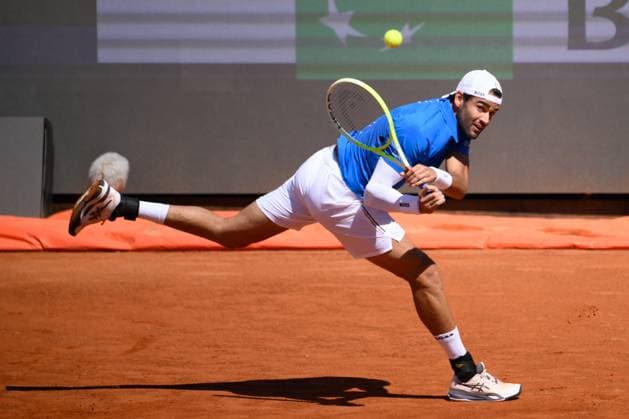 TENNIS - Internazionali di Tennis - Internazionali BNL d Italia Matteo Berrettini (ITA) during the second round against Jacob Fearnley (GBR) of the ATP, Tennis Herren Master 1000 Internazionali BNL d Italia tournament at Foro Italico on May 10, 2025 Fabrizio Corradetti LiveMedia Rome Italy  Copyright: xIPAxSport ABACAx