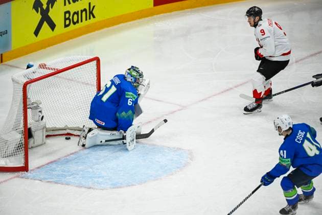 STOCKHOLM, SVERIGE 20250510 Canada s Nate MacKinnon ( 9) scores at Slovenia s goalkeeper Lukas Horak during the IIHF Ice hockey, Eishockey World Championship, WM, Weltmeisterschaft group A match between Slovenia and Canada at Avicii Arena in Stockholm, Sweden, on May 10, 2025. STOCKHOLM SVERIGE x10080x