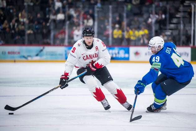 250510 Nathan MacKinnon of Canada and Filip Sitar of Slovenia during the 2025 IIHF Ice hockey, Eishockey World Championship, WM, Weltmeisterschaft group stage game between Slovenia and Canada on May 10, 2025 in Stockholm. Photo: Maxim Thore BILDBYRAN kod MT MT0810 ishockey ice hockey ishockey-vm 2025 vm 2025 iihf world championship slovenia kanada canada bbeng gruppspel bbauto Copyright: MAXIMxTHORE BB250510MT040