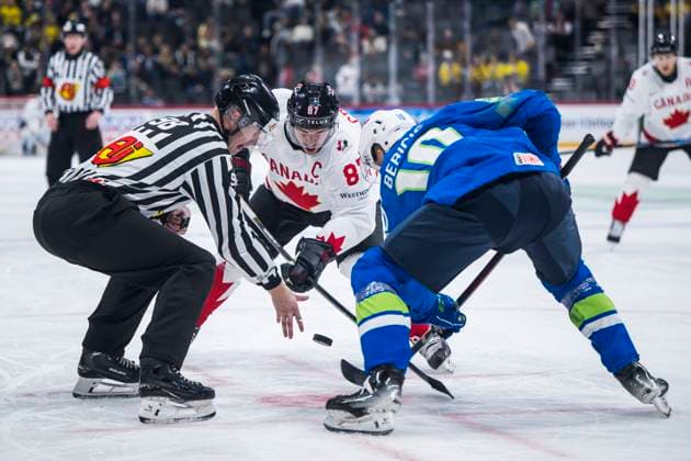 250510 Sidney Crosby of Canada during the 2025 IIHF Ice hockey, Eishockey World Championship, WM, Weltmeisterschaft group stage game between Slovenia and Canada on May 10, 2025 in Stockholm. Photo: Maxim Thore BILDBYRAN kod MT MT0810 ishockey ice hockey ishockey-vm 2025 vm 2025 iihf world championship slovenia kanada canada bbeng gruppspel Copyright: MAXIMxTHORE BB250510MT042