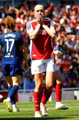 Arsenal v Manchester United, ManU FC, The Emirates Stadium, UK - 10 May 2025 Frida Maanum of Arsenal looks dejected during the Barclays WSL Match between Arsenal and Manchester United at The Emirates Stadium on 10 May 2025 in London, England (Photo by Steve Taylor PPAUK) London The Emirates Stadium London England Copyright: xStevexTaylor PPAUKx PPA-187954