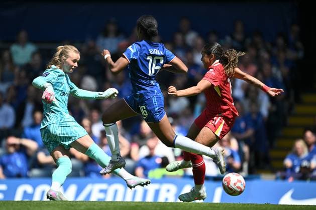 GB. London 10 MAY: Naomi Girma, Olivia Smith during the Barclays Women s Super League match between Chelsea FC and Liverpool FC at Stamford Bridge on May 10, 2025 in London, England. Photo Sebastian Frej Chelsea FC v Liverpool FC, WSL Copyright: xSebastianxFrejx