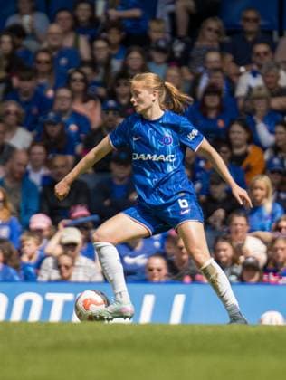 Stamford Bridge, London, England, 10th May 2025: Sjoeke Nusken (6 Chelsea) looks for space during the match between Chelsea and Liverpool in the Barclays Womens Super League at Stamford Bridge, London, England on Saturday 10th May 2025. (Claire Jeffrey SPP) Copyright: xClairexJeffreyx xSPPx spp-en-ClJeSp-CJ-SPP-CHEvLIV041
