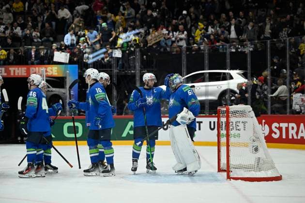 STOCKHOLM, SWEDEN 20250510 Canada players after winning, final score 0-4, the IIHF Ice hockey, Eishockey World Championship, WM, Weltmeisterschaft group A match between Slovenia and Canada at Avicii Arena in Stockholm, Sweden, on May 10, 2025. STOCKHOLM SWEDEN x10080x
