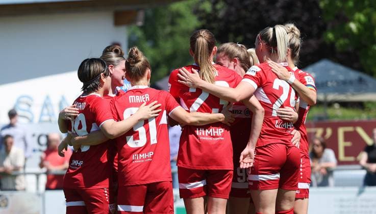 Stuttgart , Fußball Regionalliga Süd , SC Sand 2 vs. VfB Stuttgart Frauen , Jubel VfB