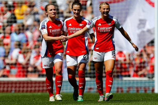 Arsenal v Manchester United, ManU FC, The Emirates Stadium, UK - 10 May 2025 Goal celebrations for Kim Little of Arsenal during the Barclays WSL Match between Arsenal and Manchester United at The Emirates Stadium on 10 May 2025 in London, England (Photo by Steve Taylor PPAUK) London The Emirates Stadium London England Copyright: xStevexTaylor PPAUKx PPA-187974