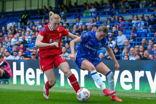 10th May 2025; Stamford Bridge, London, England; Womens Super League Football, Chelsea versus Liverpool; Ceri Holland of Liverpool and Wieke Kaptein of Chelsea compete for the ball  ActionPlus12785080 KatiexChan