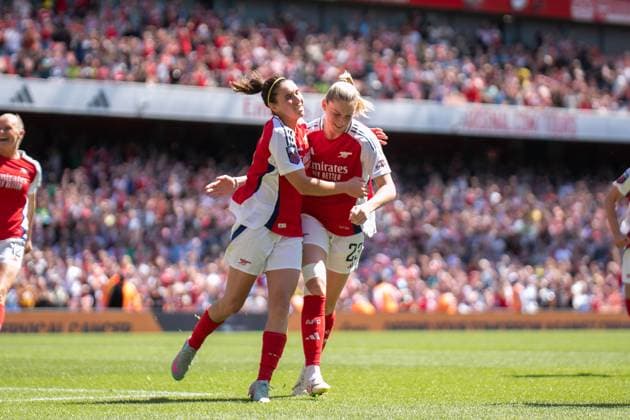 Arsenal Women and Manchester United, ManU Barclays Women s Super League LONDON, ENGLAND - MAY 10: Mariona Caldentey of Arsenal Women scores with Alessia Russo of Arsenal Women during the Barclays Women s Super League match between Arsenal Women and Manchester United at Emirates Stadium on May 10, 2025 in London, England London United Kingdom Copyright: xNinaxFarooqix
