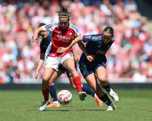 North London, England, May 10 2025: Mariona Caldentey (8 Arsenal) on the ball is challenged by Grace Clinton (8 Manchester United, ManU during the Barclays Womens Super League game between Arsenal and Manchester United at Emirates Stadium in North London, England. (Jay Patel SPP) Copyright: xJayxPatel SPPx spp-en-JaPa-ARSvMU_20250510_0083
