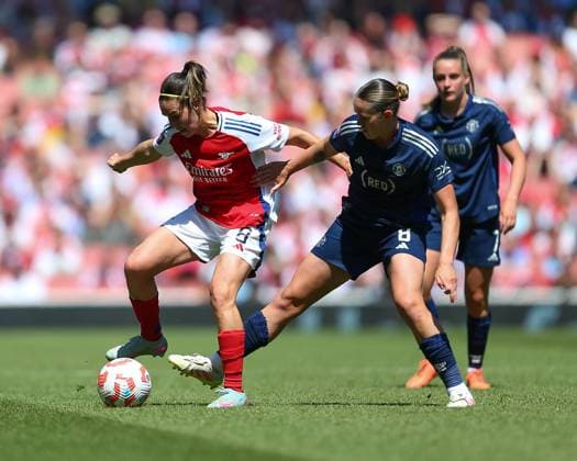 North London, England, May 10 2025: Mariona Caldentey (8 Arsenal) on the ball is challenged by Grace Clinton (8 Manchester United, ManU during the Barclays Womens Super League game between Arsenal and Manchester United at Emirates Stadium in North London, England. (Jay Patel SPP) Copyright: xJayxPatel SPPx spp-en-JaPa-ARSvMU_20250510_0085