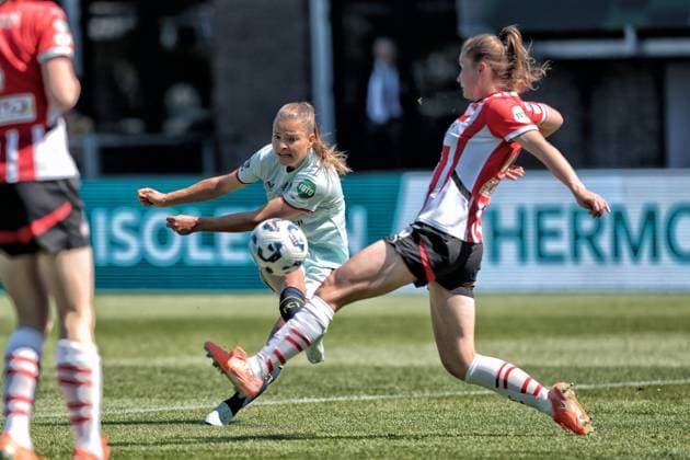 ROTTERDAM, 10-05-2025, Stadium Spangen, Dutch Women Football season 2024 2025 , KNVB baker cup final between PSV and FC Twente. Twente player Kayleigh van Dooren scores 0-2 PSV - Twente women (cup final)  x29171202x Copyright: