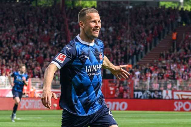 im Bild v.l.: Adrian Beck (1. FC Heidenheim 1846, 21), Tor, Treffer, Jubel, Torjubel, Freude, Begeisterung, feiert, nach 0:1, GER, Berlin, 1. FC Union Berlin vs 1. FC Heidenheim 1846, 1. Bundesliga, Fussball, DFB, Spielzeit 2024 2025, Alte Foersterei, . Spieltag, DFB DFL REGULATIONS PROHIBIT ANY USE OF PHOTOGRAPHS AS IMAGE SEQUENCES AND OR QUASI-VIDEO, 10.05.2025 *** in the picture from l Adrian Beck 1 FC Heidenheim 1846, 21 , goal, hit, jubilation, goal celebration, joy, enthusiasm, celebrates, after 0 1, GER, Berlin, 1 FC Union Berlin vs 1 FC Heidenheim 1846, 1 Bundesliga, football, DFB, season 2024 2025, Alte Foersterei, matchday, DFB DFL REGULATIONS PROHIBIT ANY USE OF PHOTOGRAPHS AS IMAGE SEQUENCES AND OR QUASI VIDEO, 10 05 2025 Copyright: HMBxMedia UwexKoch