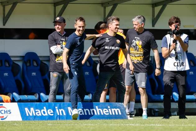 Dominik Glawogger (SV Waldhof Mannheim Trainer) und Thomas Stamm (SG Dynamo Dresden, Trainer) kurz vor Spielende , Fussball, 3.Liga, 37.Spieltag, 2024 2025, SV Waldhof Mannheim vs. Dynamo Dresden, 10.05.2025, Carl-Benz-Stadion, Mannheim, Deutschland DFB REGULATIONS PROHIBIT ANY USE OF PHOTOGRAPHS AS IMAGE SEQUENCES AND OR QUASI-VIDEO. Mannheim Carl-Benz-Stadion Baden-Württemberg Deutschland