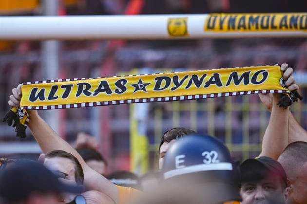 Die mitgereisten Ultras von Dynamo Dresden jubeln nach dem Spielende über den Aufstieg und stürmen nach dem Schlusspfiff auf den Platz, Jubel, Platzsturm, Fans, Publikum, Zuschauer, Stimmung, Atmosphäre, Stadion, Aufsteiger, Jubel nach dvem Schlusspfiff, Freude, jubelt, jubeln, fröhlich, positiv, freut sich, freuen sich, optimistisch, Highlight, Action, Aktion, 10.05.2025, Mannheim (Deutschland), Fussball, 3. Liga, SV Waldhof Mannheim - SG Dynamo Dresden, DFB DFL REGULATIONS PROHIBIT ANY USE OF PHOTOGRAPHS AS IMAGE SEQUENCES AND OR QUASI-VIDEO.