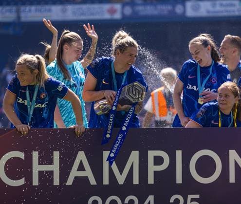 Football - FA Women™s Super League - Chelsea FC Women v Liverpool FC Women LONDON, ENGLAND - Saturday, May 10, 2025: Chelsea celebrate winning the Barclays Women s Super League for the sixth time after the FA Women™s Super League match between Chelsea FC Women and Liverpool FC Women at Stamford Bridge. (Photo by David Rawcliffe Propaganda) LONDON Stamford Bridge GREATER LONDON ENGLAND  Copyright: xPropagandax P2025-05-10-Chelsea_W_Liverpool_W-113