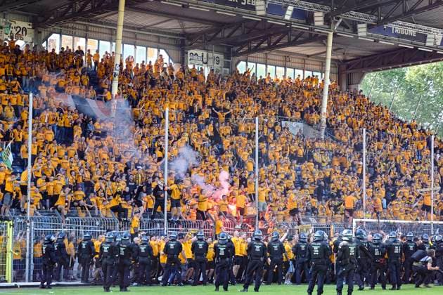 SG Dynamo Dresden Fanblock nach dem Spiel , Fussball, 3.Liga, 37.Spieltag, 2024 2025, SV Waldhof Mannheim vs. Dynamo Dresden, 10.05.2025, Carl-Benz-Stadion, Mannheim, Deutschland DFB REGULATIONS PROHIBIT ANY USE OF PHOTOGRAPHS AS IMAGE SEQUENCES AND OR QUASI-VIDEO. Mannheim Carl-Benz-Stadion Baden-Württemberg Deutschland