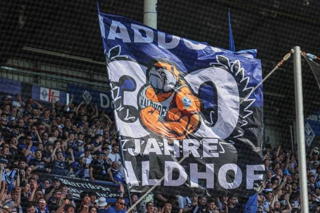 Fahne des SV Waldhof Mannheim beim SV Waldhof Mannheim - SG Dynamo Dresden am 10.05.25 in Carl Benz Stadion, Mannheim xamx Foto: Alfio Marino
