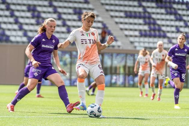 9 Valentina Giacinti (Roma Women) during ACF Fiorentina vs AS Roma, Italian football Serie A Women match in Bagno a Ripoli (FI), Italy, May 10 2025  Copyright: xSaraxEsposito IPAxSportx xipa-agency.netx xx IPA_57492366 IPA_Agency_IPA57492366