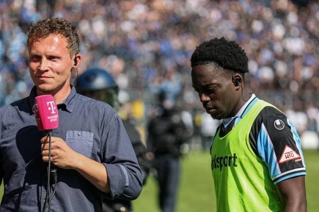 Kennedy Okpala (SV Waldhof Mannheim, 32) im Interview mit MagentaSport beim SV Waldhof Mannheim - SG Dynamo Dresden am 10.05.25 in Carl Benz Stadion, Mannheim xamx Foto: Alfio Marino