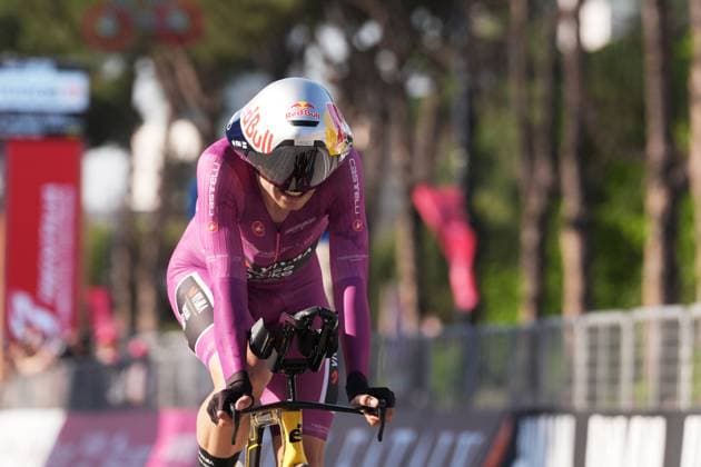 Van Aert Wout of Team Visma Lease A Bike, cyclamen jersey, during the stage 2 of the Giro d™Italia from Tirana (Tirane) to Tirana (Tirane) Tudor ITT (Individual Time Trial) Albania - Saturday, May 10, 2025. - cycling.  Copyright: xMassimoxPaolone LaPressex