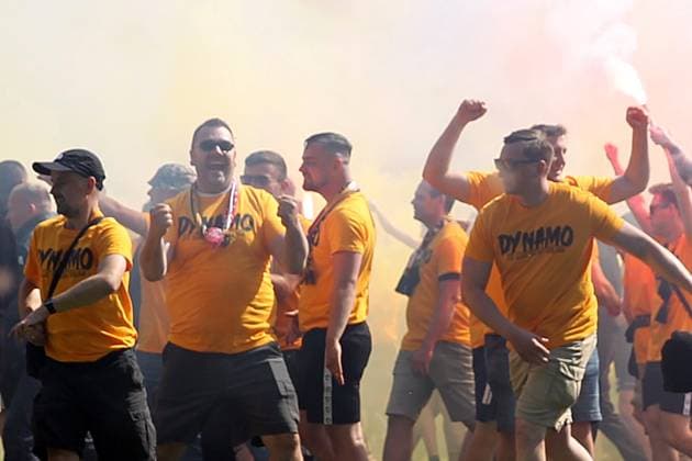 10.05.2025, xrekx, Fussball 3.Liga, SV Waldhof Mannheim - Dynamo Dresden v.l. Platzsturm Dynamo Fans (DFL DFB REGULATIONS PROHIBIT ANY USE OF PHOTOGRAPHS as IMAGE SEQUENCES and or QUASI-VIDEO) Mannheim