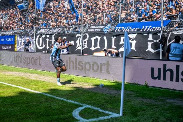 3. Liga, SV Waldhof Mannheim 07 - SG Dynamo Dresden; 10.05.2025 Jubel nach dem Tor zum 1:0 durch Kennedy Okpala (SV Waldhof Mannheim 07, 32) 3. Liga, SV Waldhof Mannheim 07 - Dynamo Dresden, am 10.05.2025 im Carl-Benz-Stadion in Mannheim. DFB REGULATIONS PROHIBIT ANY USE OF PHOTOGRAPHS AS IMAGE SEQUENCES AND OR QUASI-VIDEO.