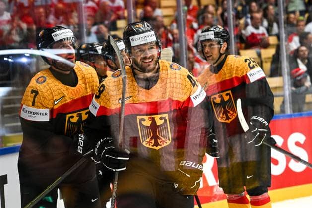 Bilder des Jahres 2025, Sport 05 Mai Sport Themen der Woche KW19 Sport Bilder des Tages ODENSE, DENMARK - MAY 10: Lukas Kalble of Germany L) celebrate his goal during the 2025 Ice hockey, Eishockey World Championship, WM, Weltmeisterschaft match between Germany and Hungary at Jyske Bank Arena on May 10, 2025 in Odense, Denmark. Odense Jyske Bank Arena Denmark *** ODENSE, DENMARK MAY 10 Lukas Kalble of Germany L celebrate his goal during the 2025 Ice Hockey World Championship match between Germany and Hungary at Jyske Bank Arena on May 10, 2025 in Odense, Denmark Odense Jyske Bank Arena Denmark Copyright: xJustPictures.ch AndreaxBrancax jp-en-EuSpIm-AB_10052025_AAB_0952
