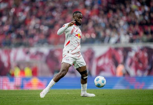 Leipzigs Lutsharel Geertruida. Fussball 1. Bundesliga, 32. Spieltag: RB Leipzig - FC Bayern Muenchen 3:3. 3. Mai 2025: Leipzig, Red Bull Arena. RB Leipzig - FC Bayern Muenchen 3:3