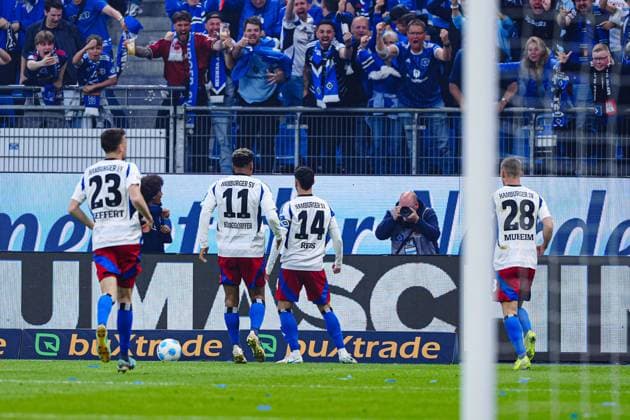 Torjubel Hamburger SV nach Tor zum 1:1 Ludovit Reis (Hamburger SV, 14) GER, Hamburger SV vs. SSV Ulm, Fussball, 2. Bundesliga, Spieltag 33, Saison 2024 2025, 10.05.2025 DFL REGULATIONS PROHIBIT ANY USE OF PHOTOGRAPHS AS IMAGE SEQUENCES AND OR QUASI-VIDEO GER, Hamburger SV vs. SSV Ulm, Fussball, 2. Bundesliga, Spieltag 33, Saison 2024 2025, 10.05.2025 Hamburg
