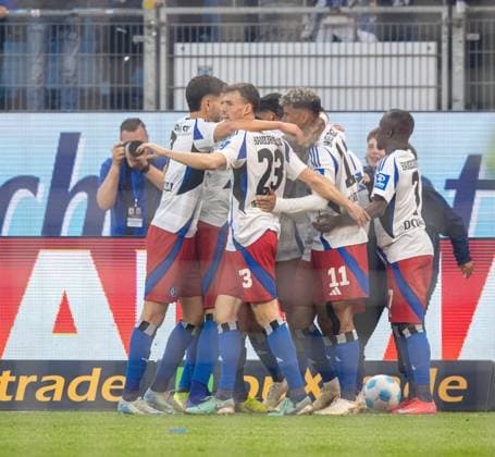 Fussball, Herren, Saison 2024 2025, 2. Bundesliga (33. Spieltag), Hamburger SV - SSV Ulm, Hamburger Jubel nach Tor zum 1:1, 10.05. 2025,