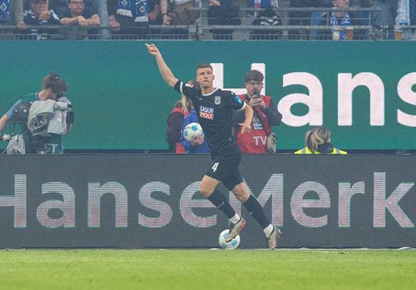 Fussball, Herren, Saison 2024 2025, 2. Bundesliga (33. Spieltag), Hamburger SV - SSV Ulm, Tom Gaal (SSV Ulm), Jubel nach Tor zum 0:1, 10.05. 2025,