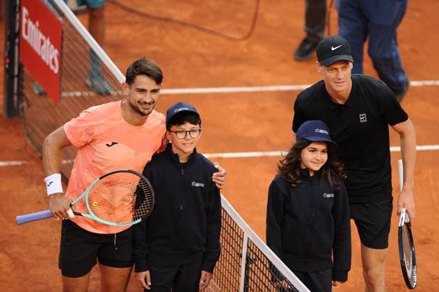 Foto IPP Cavaliere Emiliano. Roma 10 05 2025. Tennis Internazionali d Italia 2025. Nella foto: Jannik Sinner e Mariano Navone. Italy Photo Press - World Copyright italy ITALY  Copyright: xR4924_italyphotopressx