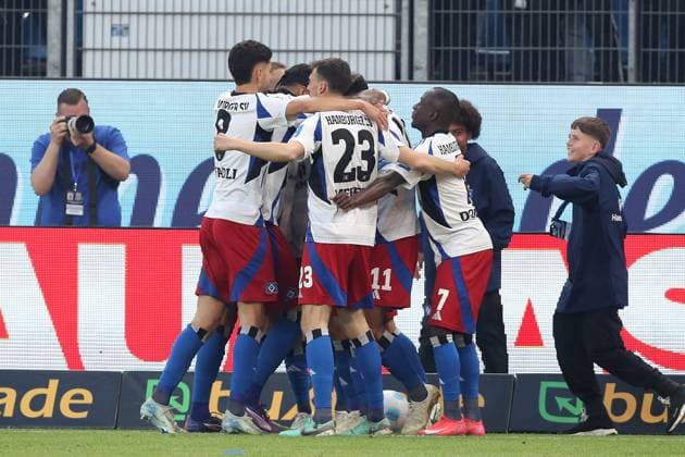 10.05.2025, xtgx, Fussball 2.Bundesliga, Hamburger SV - SSV Ulm 1846 Fußball v.l. Torjubel nach dem Tor zum celebrating the goal celebrate 1:1 durch Ludovit Reis (Hamburger SV) (DFL DFB REGULATIONS PROHIBIT ANY USE OF PHOTOGRAPHS as IMAGE SEQUENCES and or QUASI-VIDEO) Hamburg