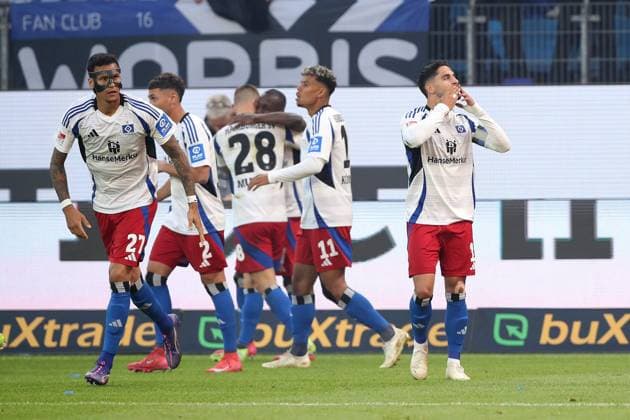 10.05.2025, xtgx, Fussball 2.Bundesliga, Hamburger SV - SSV Ulm 1846 Fußball v.l. Torjubel nach dem Tor zum celebrating the goal celebrate 1:1 durch Ludovit Reis (Hamburger SV) (DFL DFB REGULATIONS PROHIBIT ANY USE OF PHOTOGRAPHS as IMAGE SEQUENCES and or QUASI-VIDEO) Hamburg