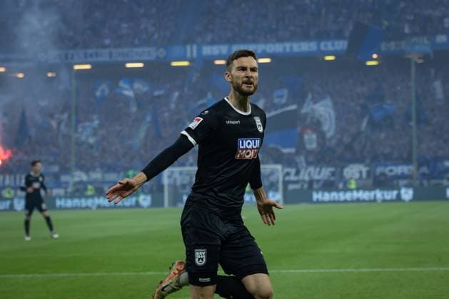 2. Fußball-Bundesliga: Hamburger SV vs. SSV Ulm 1846; 10.05.25 Jubel Torjubel bei Felix Higl (SSV Ulm 1846 SV, Nr. 33) 2. Fußball-Bundesliga: Hamburger SV vs. SSV Ulm 1846, Volksparkstadion am 10.05.25