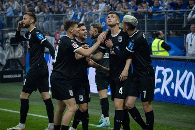 2. Fußball-Bundesliga: Hamburger SV vs. SSV Ulm 1846; 10.05.25 Jubel Torjubel bei SSV Ulm 1846 nach dem 0:1 2. Fußball-Bundesliga: Hamburger SV vs. SSV Ulm 1846, Volksparkstadion am 10.05.25