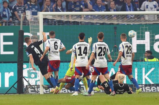 10.05.2025, xtgx, Fussball 2.Bundesliga, Hamburger SV - SSV Ulm 1846 Fußball v.l. Tom Gal (SSV Ulm) Torschuetze, erzielt das Tor, Treffer, scores the goal 0:1 (DFL DFB REGULATIONS PROHIBIT ANY USE OF PHOTOGRAPHS as IMAGE SEQUENCES and or QUASI-VIDEO) Hamburg