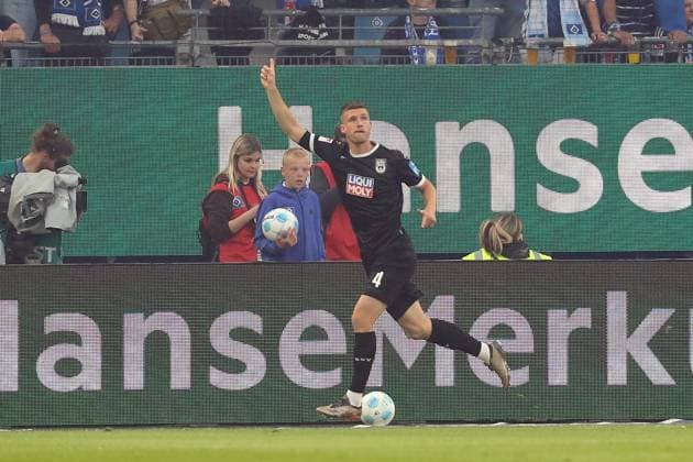 10.05.2025, xtgx, Fussball 2.Bundesliga, Hamburger SV - SSV Ulm 1846 Fußball v.l. Torjubel nach dem Tor zum celebrating the goal celebrate 0:1 durch Tom Gal (SSV Ulm) (DFL DFB REGULATIONS PROHIBIT ANY USE OF PHOTOGRAPHS as IMAGE SEQUENCES and or QUASI-VIDEO) Hamburg